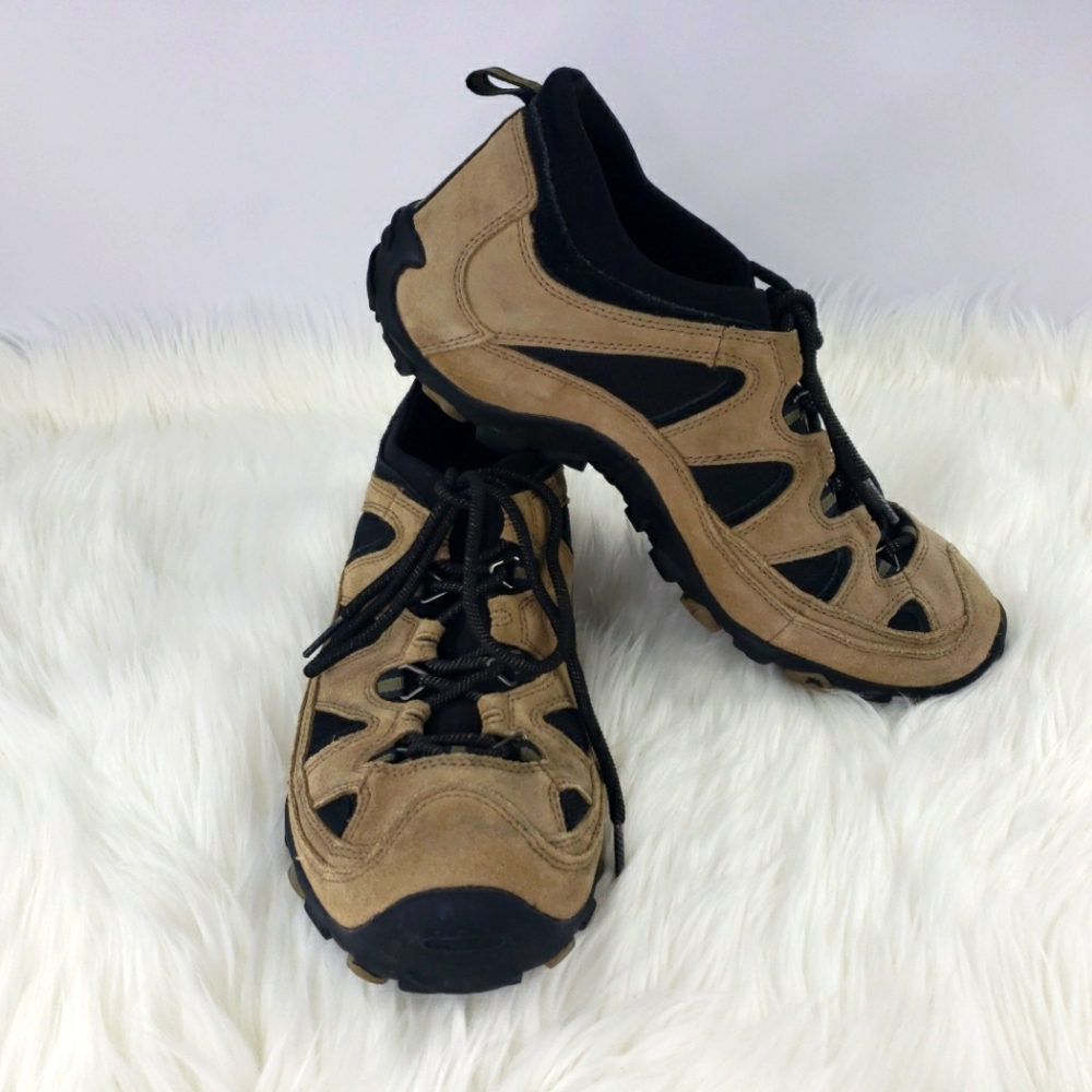 Men's BASS  Beige Suede Hiking Shoes  Gator Groove